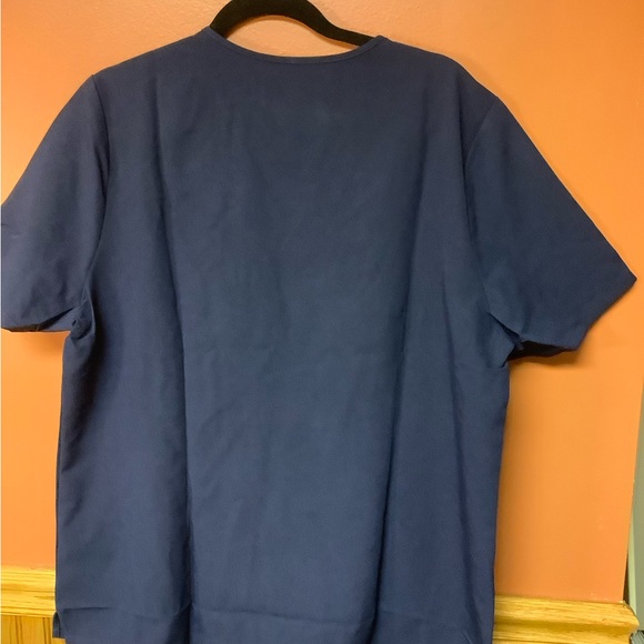 NWT FIGS Catarina one pocket blue scrub top Size 2x - Picture 3 of 4